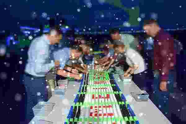 Weihnachtsdomino, Weihnachtsfeier in Köln, Weihnchtsfeier in Köln, Weihnachtsfeier, Emmerich Events, Teamuilding in Köln, Firmenevents in Köln