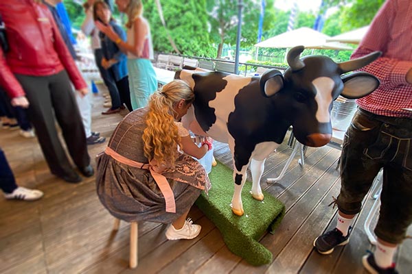 Bayerische Challenge, Kuh-Wettmelken, Hinkelstein-Weitwurf, Teamevent, Teamuilding Event, Betriebsausflug, Bauern Olympiade, Emmerich Events, Firmenevent
