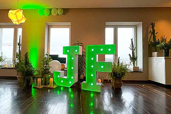 Leuchtbuchstaben Berlin mieten, Leuchtinitialen mieten, XXL Buchstaben mieten, Veranstaltungstechnik, Leuchtbuchstaben, Emmerich Events