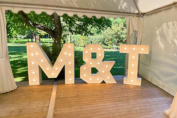 Leuchtbuchstaben Brandenburg mieten, Leuchtinitialen mieten, Leuchtbuchstaben XXL mieten Berlin, Emmerich Events