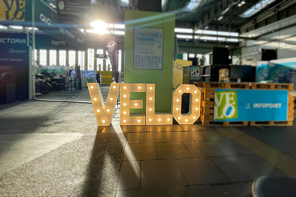 Leuchtbuchstaben XXL Event Berlin Firmenfeier Messe