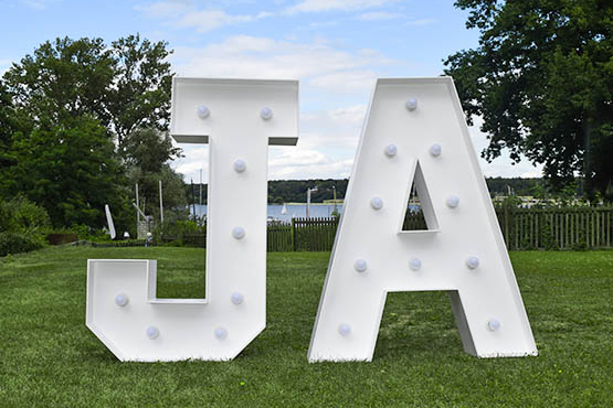 Leuchtende Buchstaben, Leuchtbuchstaben, Leuchtende Ja Buchstaben mieten, XXL Buchstaben, Leuchtende XXL Buchstaben mieten