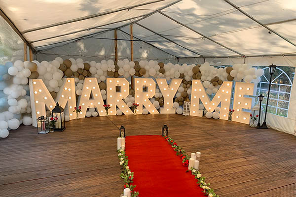 Marry me mieten, Heiratsantrag, XXL Leuchtbuchstaben mieten, leuchtende Buchstaben mieten