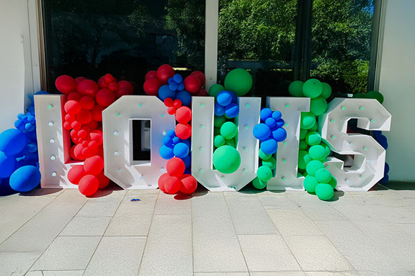 XXL Schriftzug mieten, Kinderparty, Kindergeburtstag, XXL Leuchtbuchstaben mieten, leuchtende Buchstaben mieten