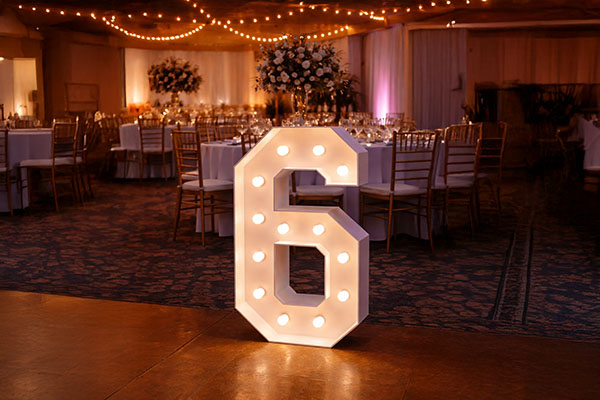 XXL Zahl 6 mieten, XXL 6, Geburtstagsdeko, Leuchtende XL Zahlen mieten, Leuchtbuchstaben, Leuchtende XXL Symbole mieten, rund um Ihre Hochzeit