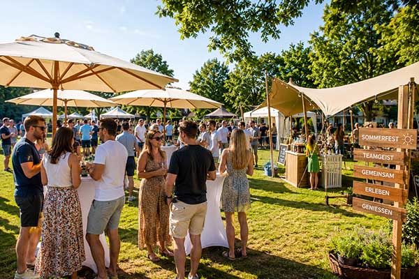 Sommerfest bei Hitze planen – 10 Tipps für entspannte Firmenevents im Sommer 2026