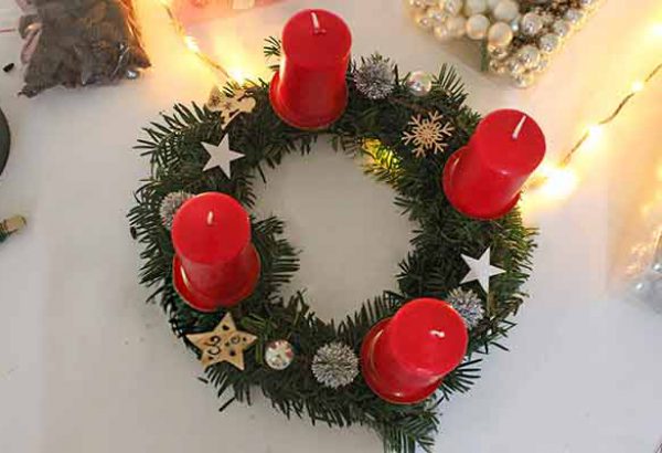 Adventskranz gestalten, Weihnachtskranz gestalten, die Weihnachtsfeier, Firmen-Weihnachtsfeier, Weihnachtsevent, Weihnachtsevent, Teambuilding, Firmenfeier, Emmerich Events, Horror Events, Firmenevents