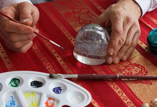 Schneekugel gestalten bei Emmerich Events, die Weihnachtsfeier, Firmen-Weihnachtsfeier, Weihnachtsevents, Weihnachtsevent, Teambuilding, Firmenfeier, Emmerich Events, Horror Events, Firmenevent