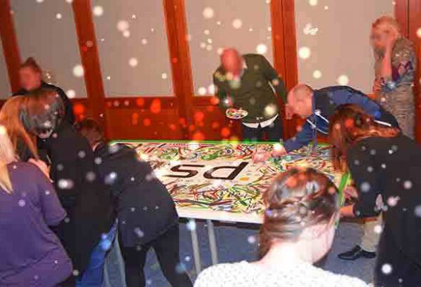 Weihnachtskunstwerk in Düsseldorf, Weihnachtsfeier in Düsseldorf, Weihnachtsfeier Düsseldorf, Emmerich Events in Düsseldorf, Teambuilding Düsseldorf, Weihnachtsevents in Düsseldorf