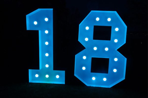 XL Leuchtende Zahlen 18 mieten, Leuchtende LED XXL mieten, 18. Geburtstag Deko, Dekoration mieten, Dekoration für Party mieten, Geburtstagparty